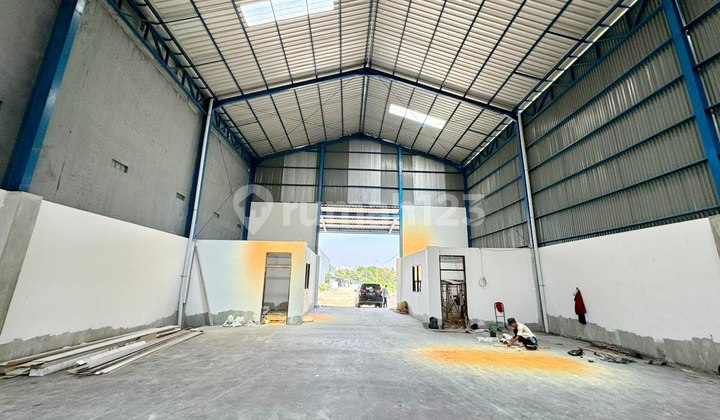 Ready-to-Use Warehouse on Kedung Cowek Main Road, STRATEGIC