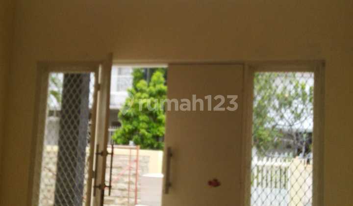 Rental House Manyar Tirtoasri Rental House Manyar Tirtoasri