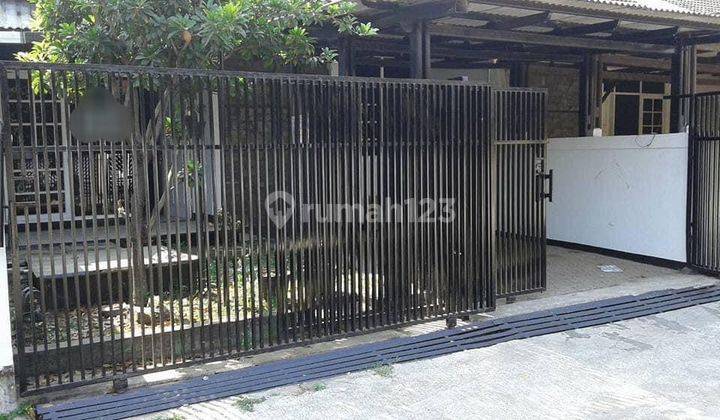 Disewakan Rumah Modern 2 Lantai di Kembar Mas 1