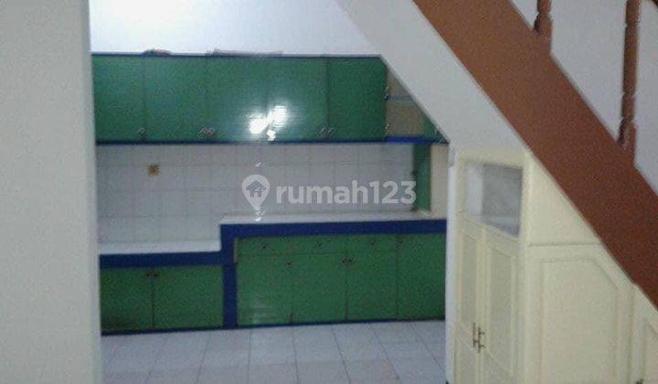 Disewakan Rumah Modern 2 Lantai di Kembar Mas 6