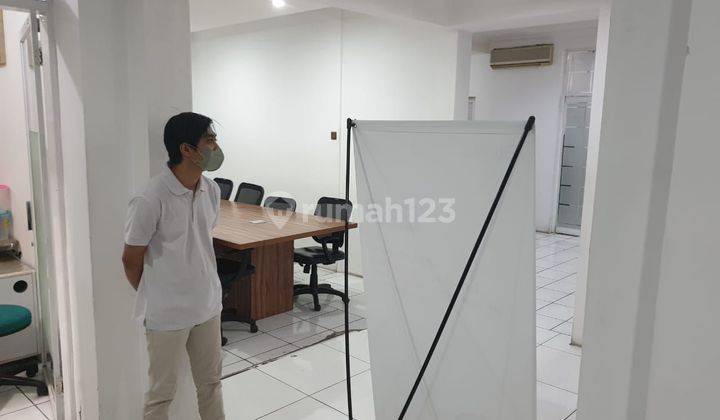 Disewakan Rumah Cantik Nyaman Hoek di Sayap Riau  11