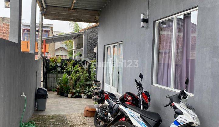 Rumah Dijual Asri 2,5 Lantai di Cihanjuang 1