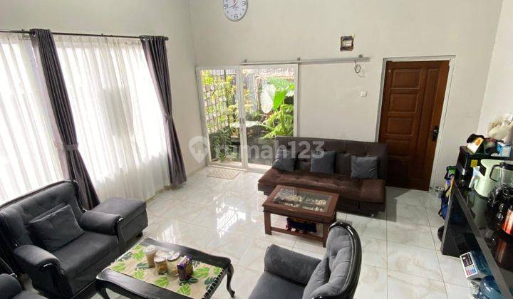 Rumah Dijual Asri 2,5 Lantai di Cihanjuang 2