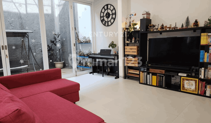 Cheap Sale of House with Large Land In Discovery Bintaro TK16404