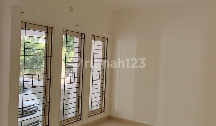 For Rent: 2-Story House in Puri Town House Sector 9 Bintaro Jaya 2