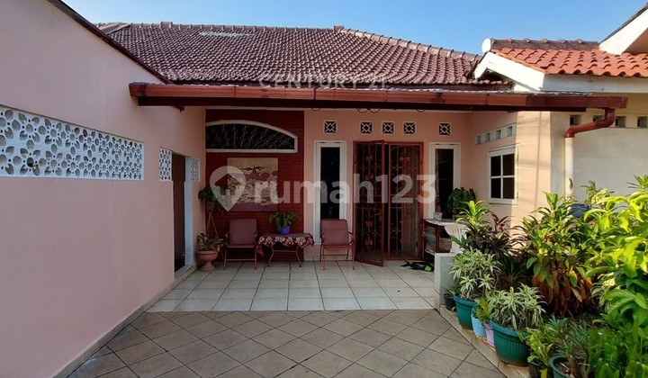 Dijual Murah Dibawah Harga Pasar Ada Taman Depan Belakang SHM di Rempoa Bintaro 2