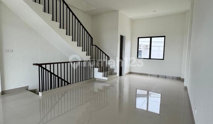 For Rent: 3-Story Shop House in Cgb Bintaro 2