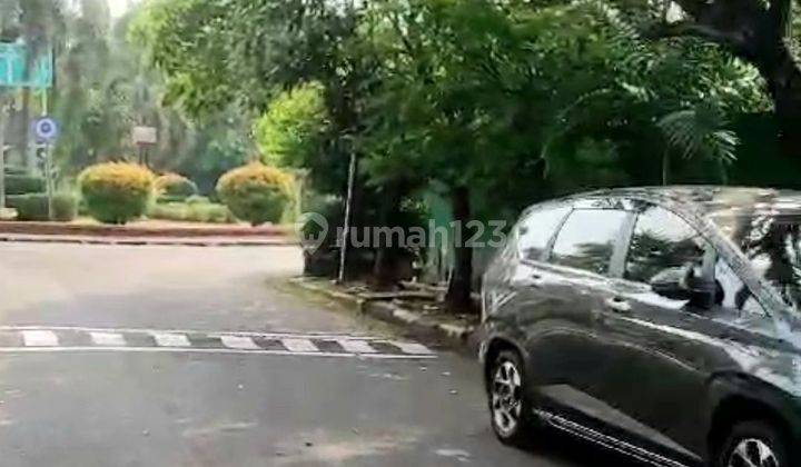 Rumah Luas Pojok Depan Taman  Di Kalibata Jakarta Selatan 2