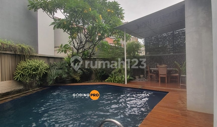 Rumah Dengan Kolam Renang Pondok Labu Jakarta Selatan