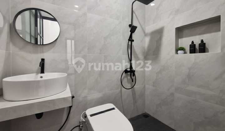 Cool Modern House in Graha Bintaro 2