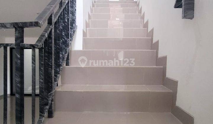 Sewa Rumah Milenial Pik2 6x15 2 Lantai Semi Furnish Bagus 2