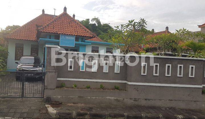 RUMAH DI AREA PERUMAHAN DEKAT PANTAI SABA DAN KERAMAS 1