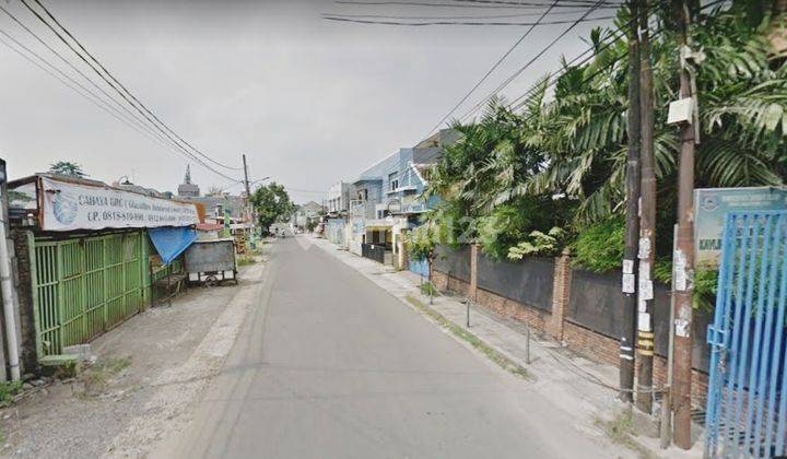 Rumah Dengan Halaman Luas di Pinggir Jalan Raya di Bintaro 2