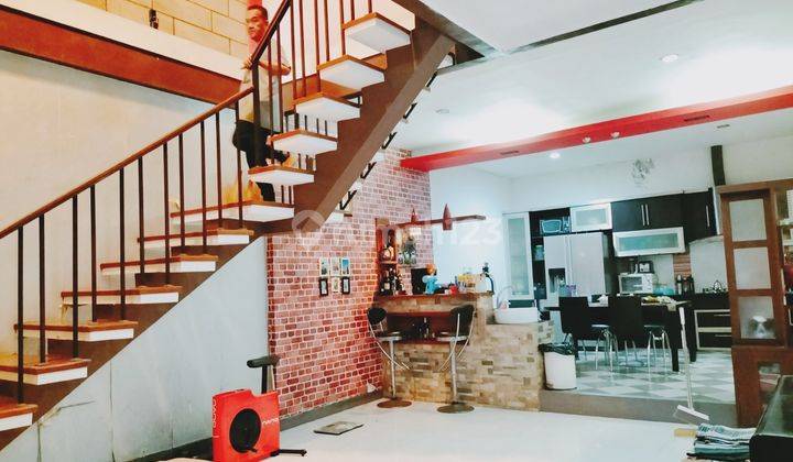 Rumah dengan design cantik dalam di Graha Raya Bintaro 1