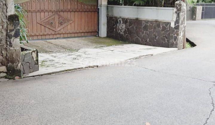 Rumah besar dengan kolam renang di Cilandak Barat 2