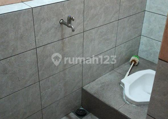 For Rent 3.5-Story Shop House on Main Road Pungkur Bandung, Busy Location, Strategic and Easy Access. 2