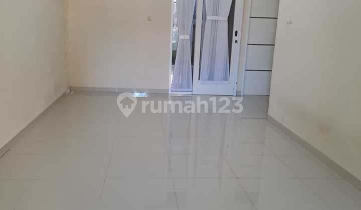 For rent, ready-to-occupy comfortable house in Cibabat, North Cimahi, a comfortable residence with a strategic location.