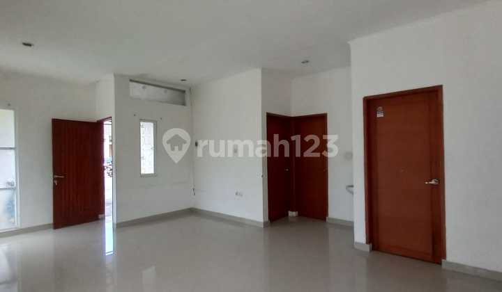 For Rent, Ready-to-Occupy Hook House in Bojongsoang For Rent, Ready-to-Occupy Hook House in Bojongsoang