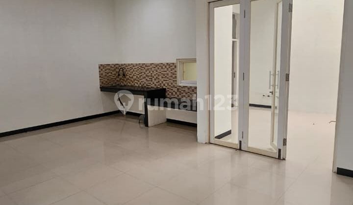 For Rent Minimalist House in TKI Taman Kopo Indah Cluster, 5 Comfortable Well-Maintained Dwellings Ready to Occupy, Strategic Location