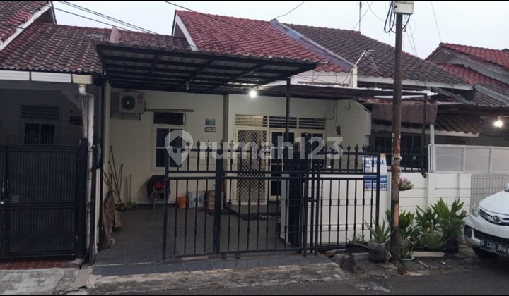 Rumah 1,5 Lantai Siap Huni, Dinding Bersih, Ceiling Tinggi +/- 4,5m, Pintu & Jendela Sudah Terpasang Teralis Besi, 2 Kmr Tidur, 1 Kmr Tidur Pembantu, 2 Ac, 1 Pompa Air, 1 Toren, Shm