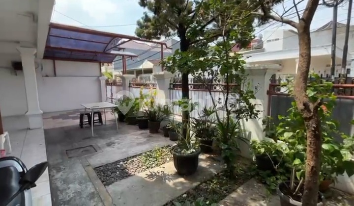 Neat and Lush Two-Story Huk House Neat and Lush Two-Story Huk House