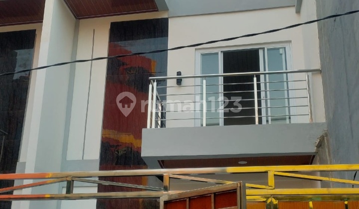 Dijual Cepat Rumah 3 Lantai Sangat Baru, Lokasi Jakarta Barat Rumah 2