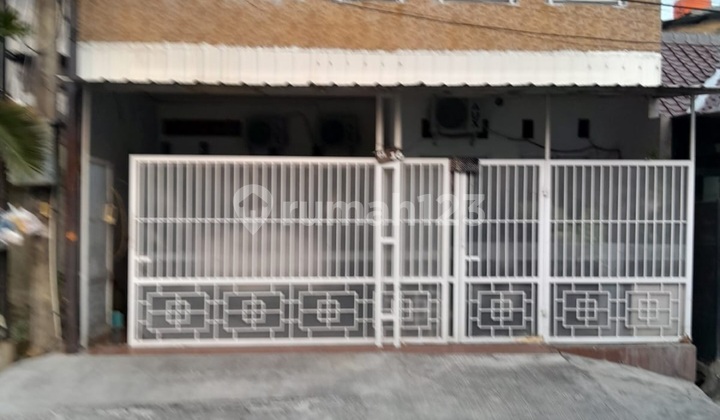 Rumah.cluster 2.lantai.di Simprug Diiporis