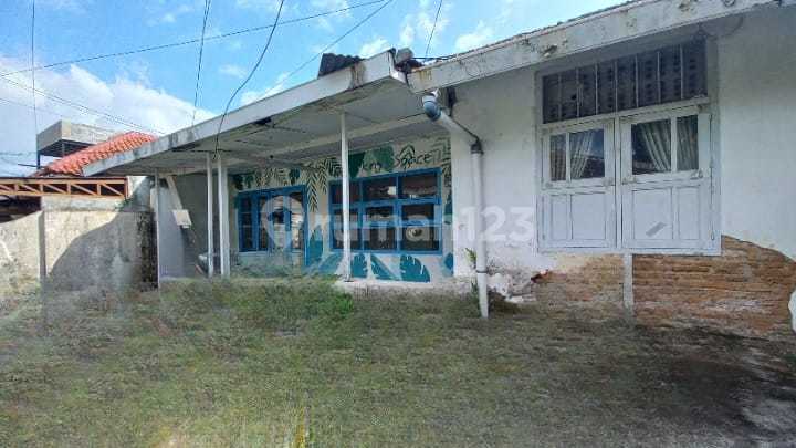 Selling Land With Old Building Located Near Several Campuses Selling Land With Old Building Located Near Several Campuses