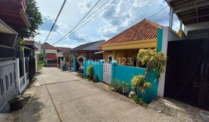 Jual Tanah Dengan 3 Bangunan Rumah, Hanya 800 M Dari Gerbang Tol 1