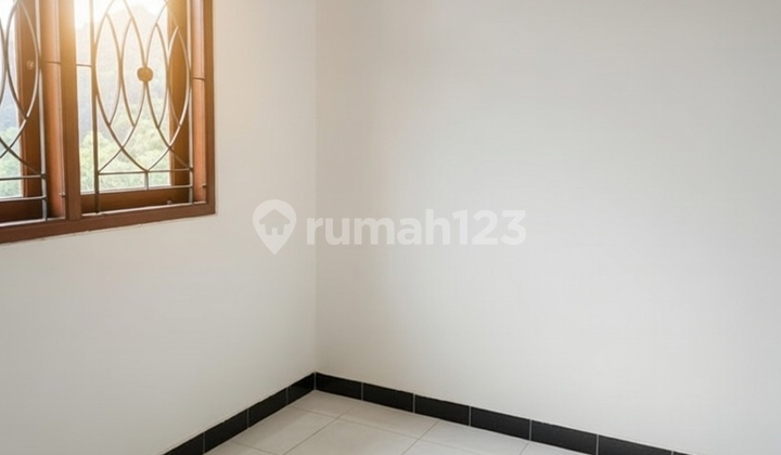 In a Rental House with 5 Rooms in West Gatsu Denpasar 2