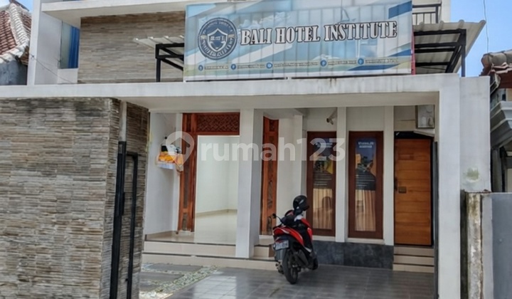 In a 4-Room House Rental in Panjer Denpasar