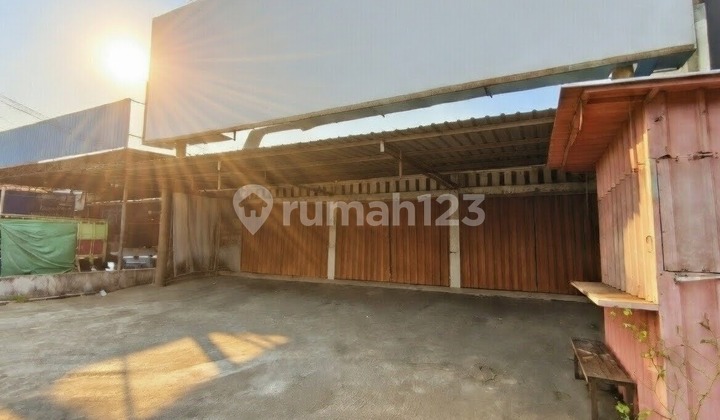 Rented Shop House on Jalan Gatot Subroto Timur, East Denpasar, Flood-Free. Rented Shop House on Jalan Gatot Subroto Timur, East Denpasar, Flood-Free.