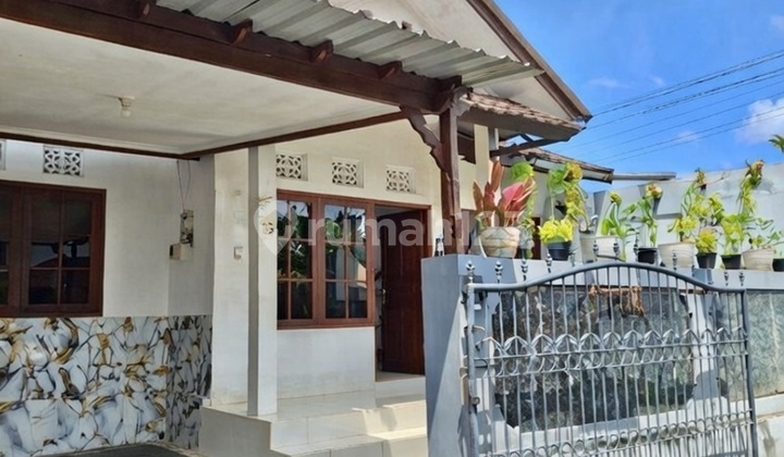 In a 3-Bedroom Rental House on Tunjung Sari Street, Denpasar In a 3-Bedroom Rental House on Tunjung Sari Street, Denpasar