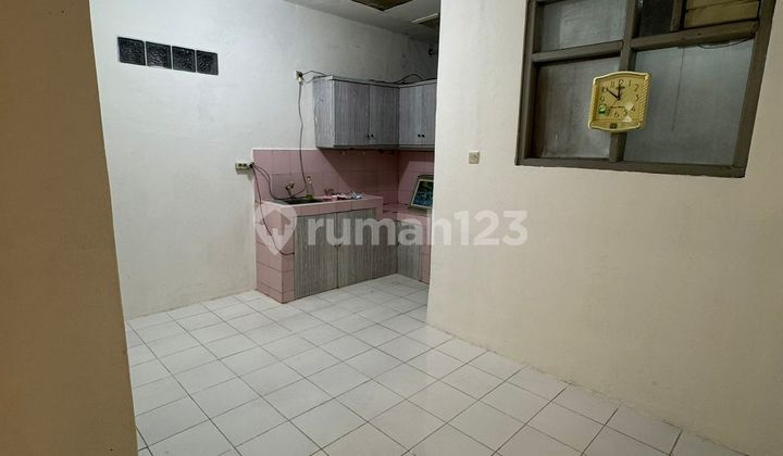 For Rent: 1-Story House in Kemayoran, Strategic Location, Negotiable.