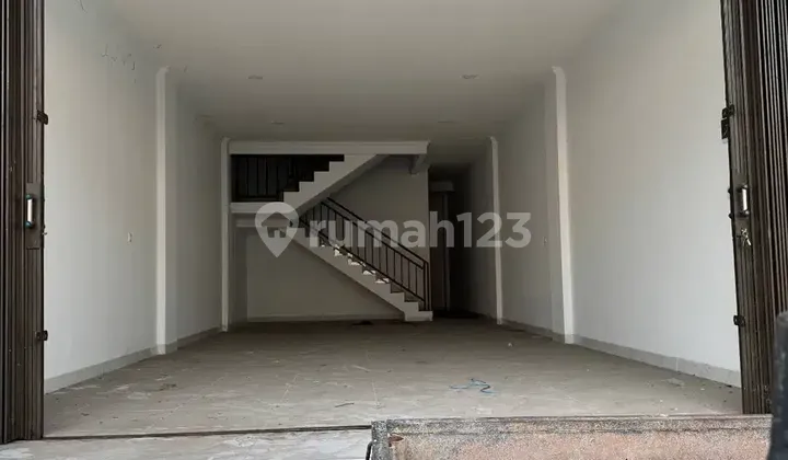 Disewakan Ruko 3 lantai + dak Taman Cosmos Kedoya Utara jalan 2 mobil 1