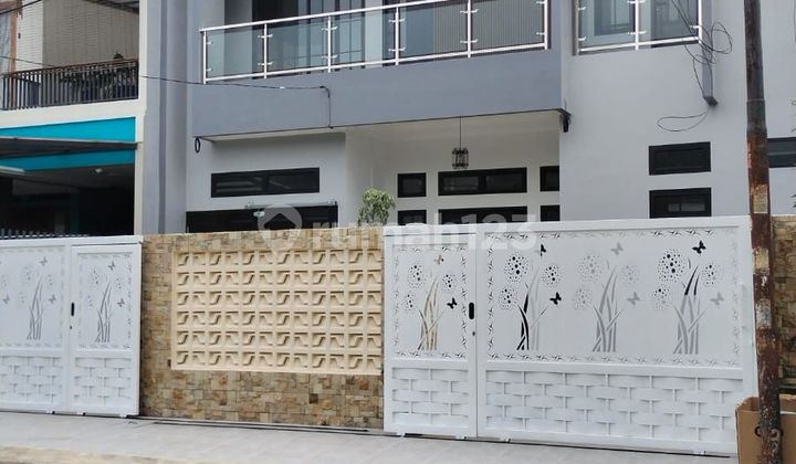 Rumah 4.7 M Swimming Pool Bsd City Griya Loka 2