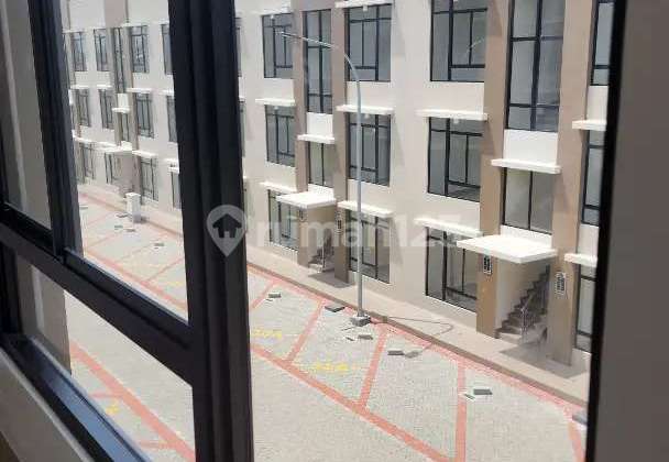 Disewakan Cepat BU Rumah Condo House Green Royale Semi Furnished sudah AC dan Kitchen Set Dapur  2