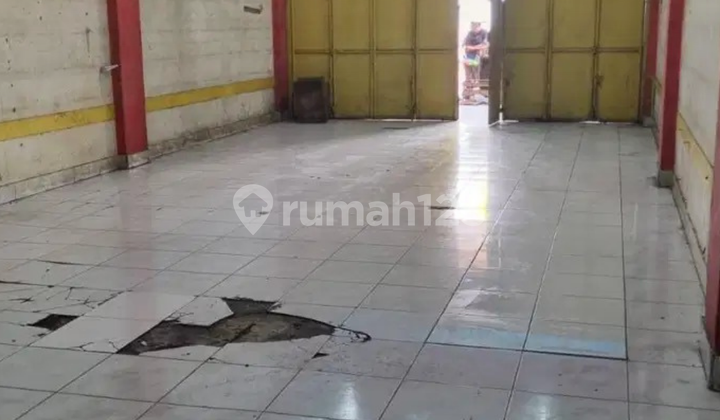 For Sale: 2.5-Story Shophouse in Cibodas Tangerang, Busy Area Near Market, Negotiable 2