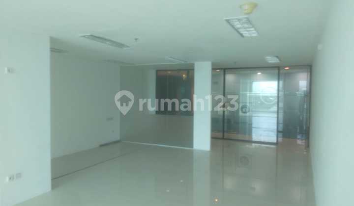 Affordable Price for Sale of 4-Storey Shop House in Kelapa Gading, Fronting the Road. 2