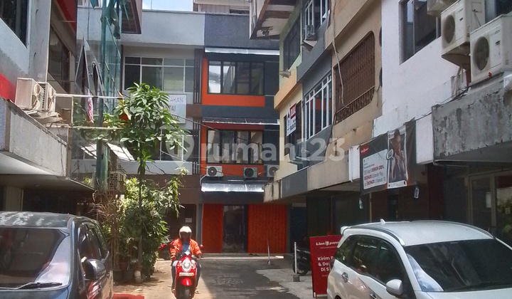 Strategic and Well-Maintained Ruko on Panglima Polim, MRT Block A, Fatmawati, South Jakarta