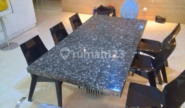 Dijual Cepat Apartemen Mewah Someset Permata Hijau, Siap Huni.