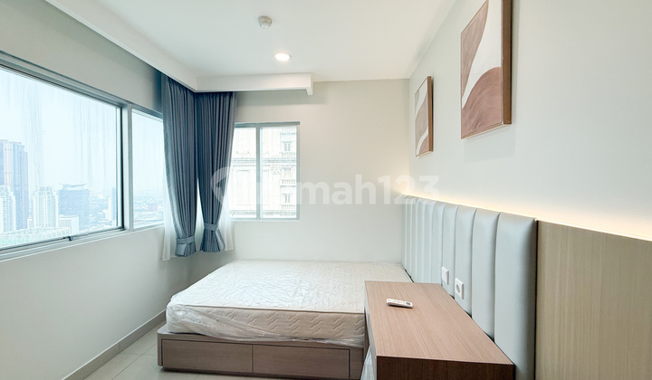 Furnished 2-bedroom Sahid Sudirman apartment for rent.