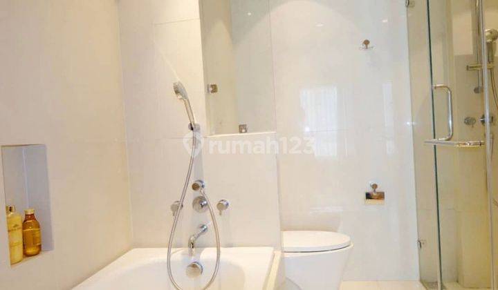 kamar mandi  setiabudi skygarden 2br furnished highzone