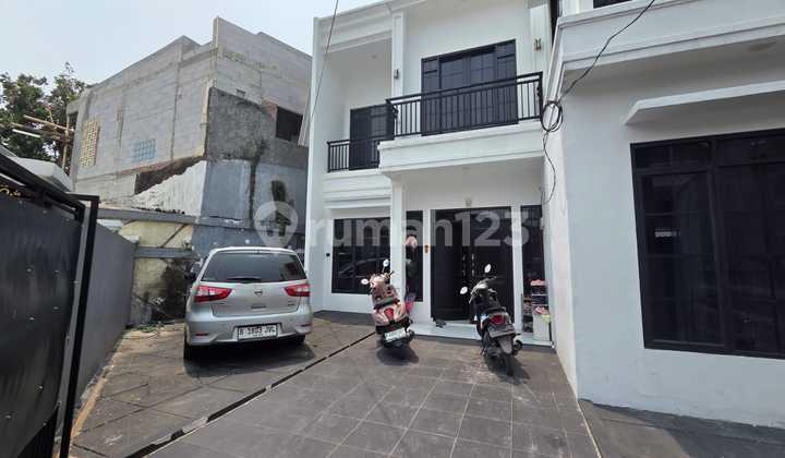 Furnished 3 Bedrooms House At Cengkareng For Sale