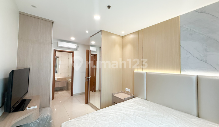 Furnished 2-bedroom Sahid Sudirman apartment for rent.