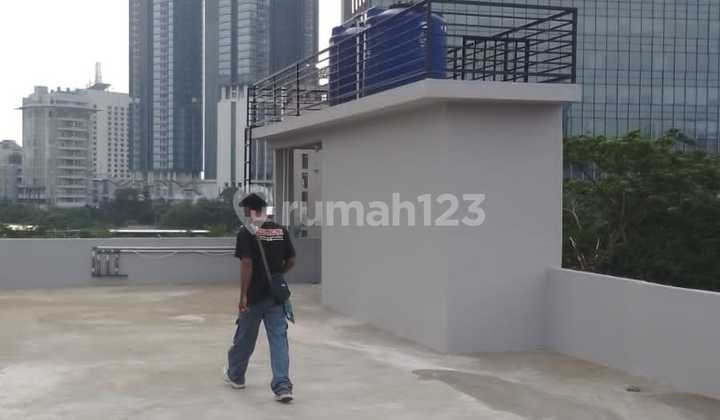 Rent a 3.5-Story Shop House in Kuningan, South Jakarta 2