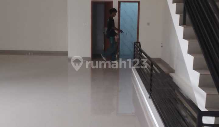 Sewa Ruko 3,5 Lantai di Kuningan Jakarta Selatan