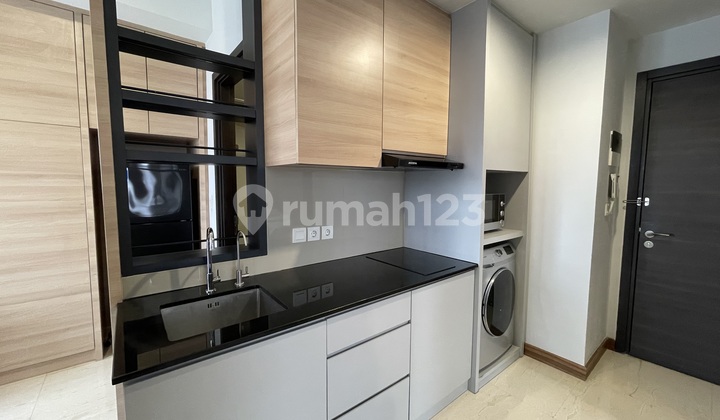 Furnished 2 bedrooms sudirman hill apartment tanah abang for sale 