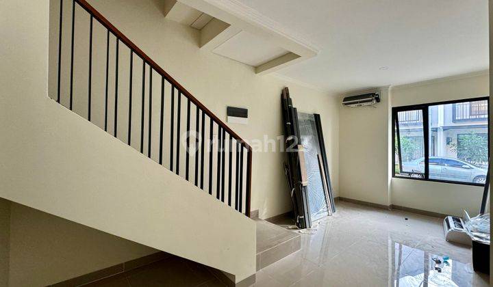 Disewakan Rumah 3 Lantai Ada Attic Room Cluster Leonora 2