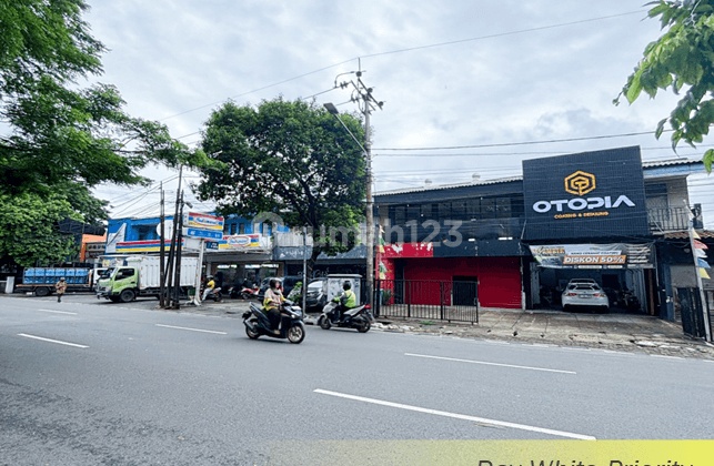 Ruang Usaha Hitung Tanah Di Pinggir Jalan Kebayoran Lama, Jakarta Selatan 1